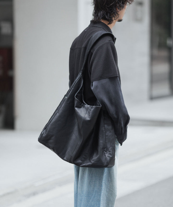 【ssstein】GOAT LEATHER SHOULDER BAG - BLACK