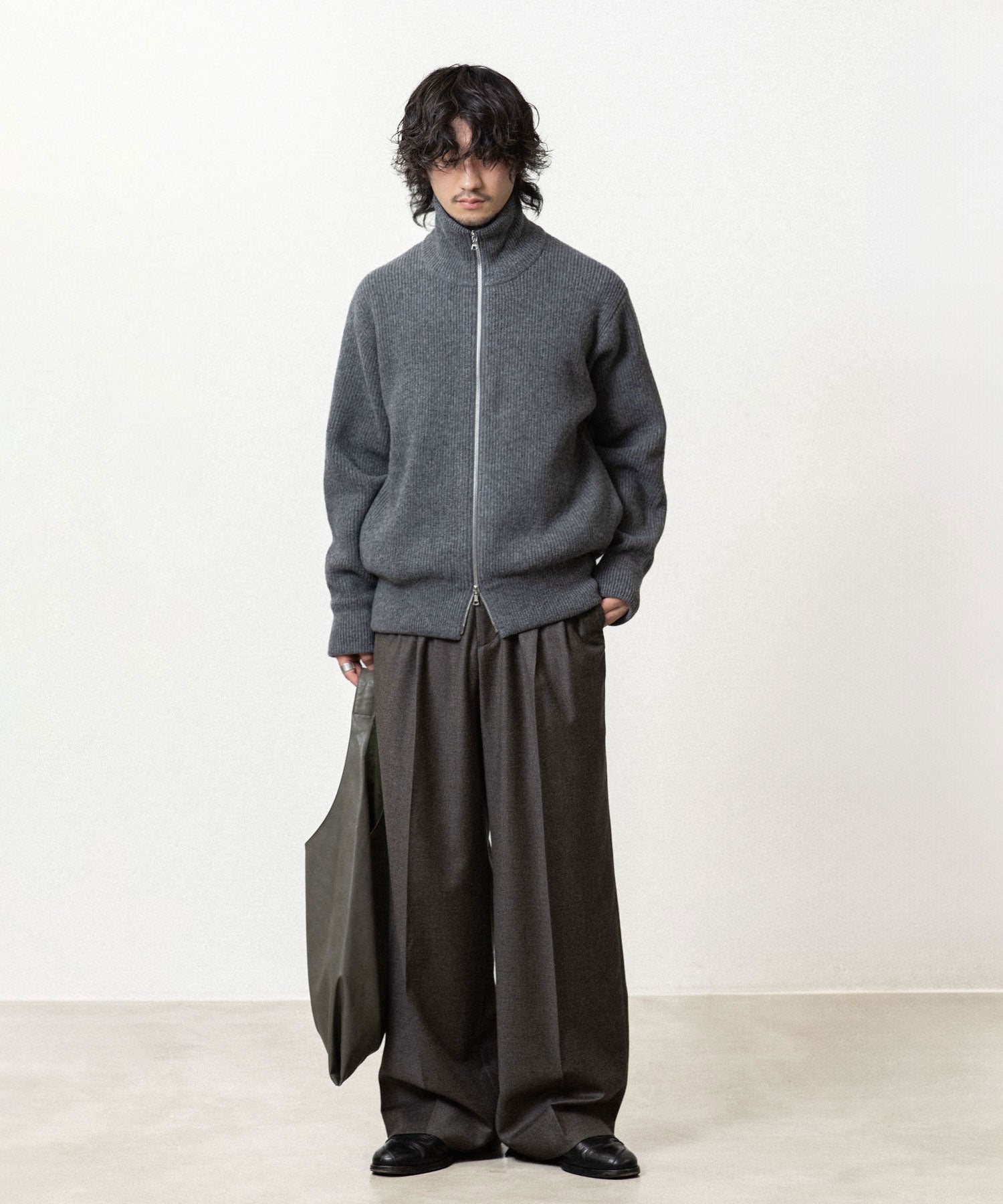 ssstein / シュタイン】EXTRA FINE WOOL KNIT DRIVERS - GREY | 公式