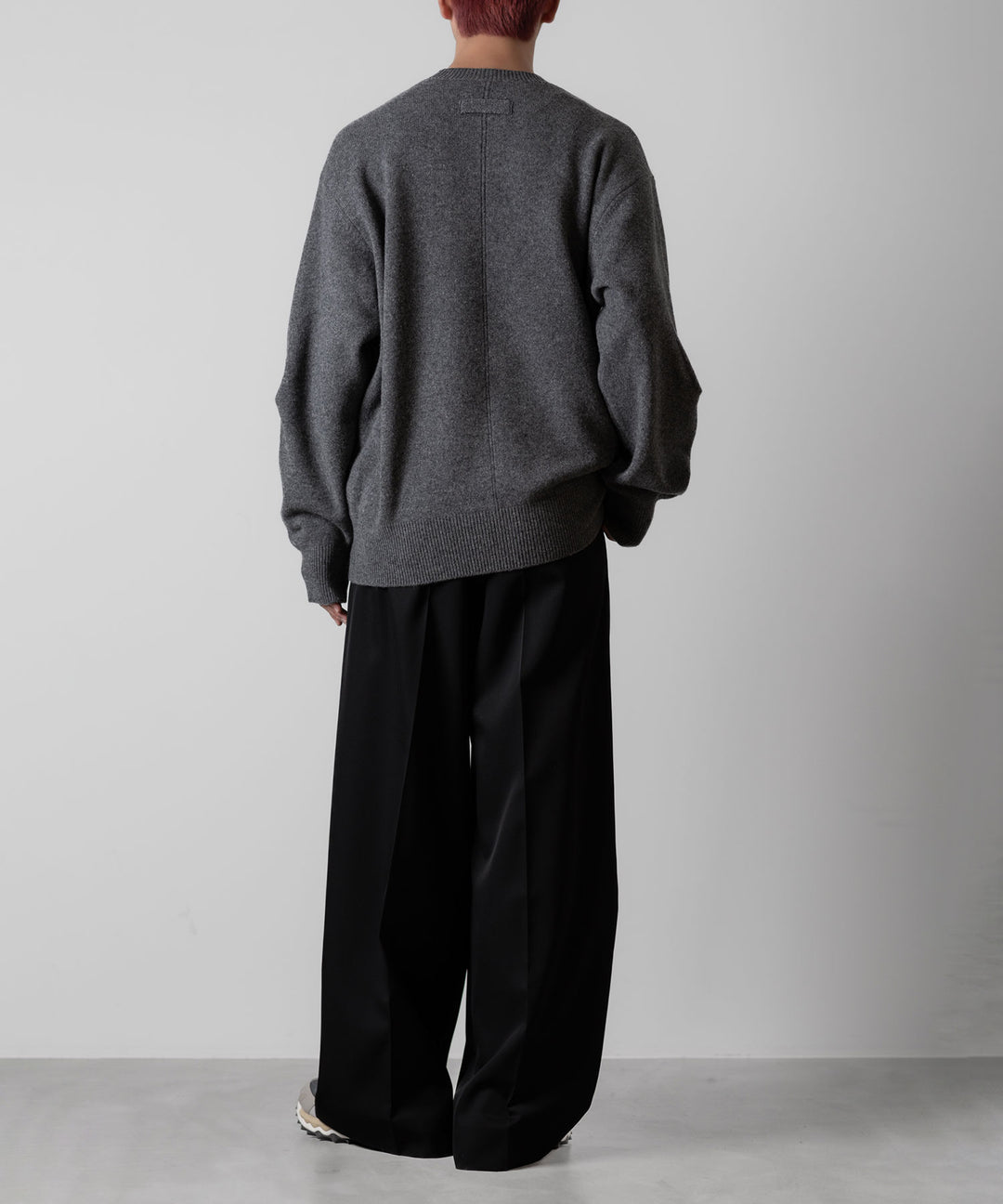 ssstein(シュタイン)のEXTRA FINE WOOL KNIT CURVE SLEEVE LS - DARK GREYの公式通販サイトsession福岡セレクトショップ