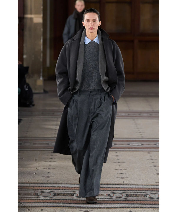 ssstein(シュタイン)の2026-27AWコレクションLOOKの001