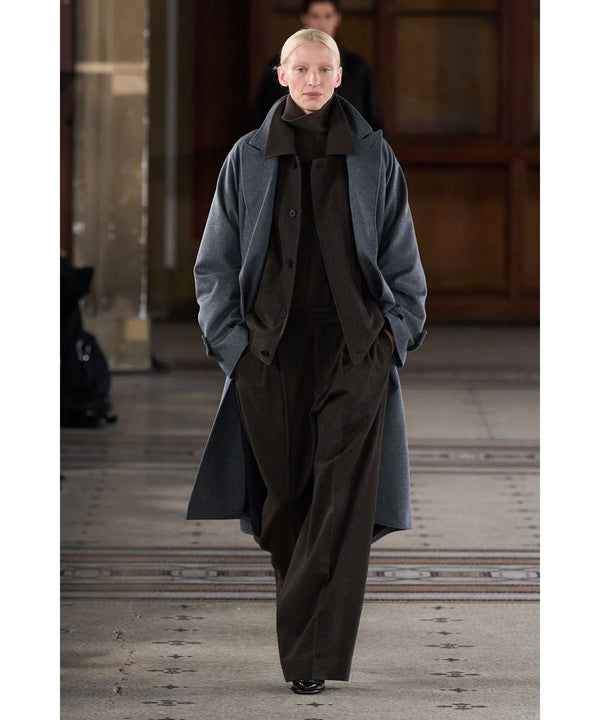 ssstein(シュタイン)の2026-27AWコレクションLOOKの002