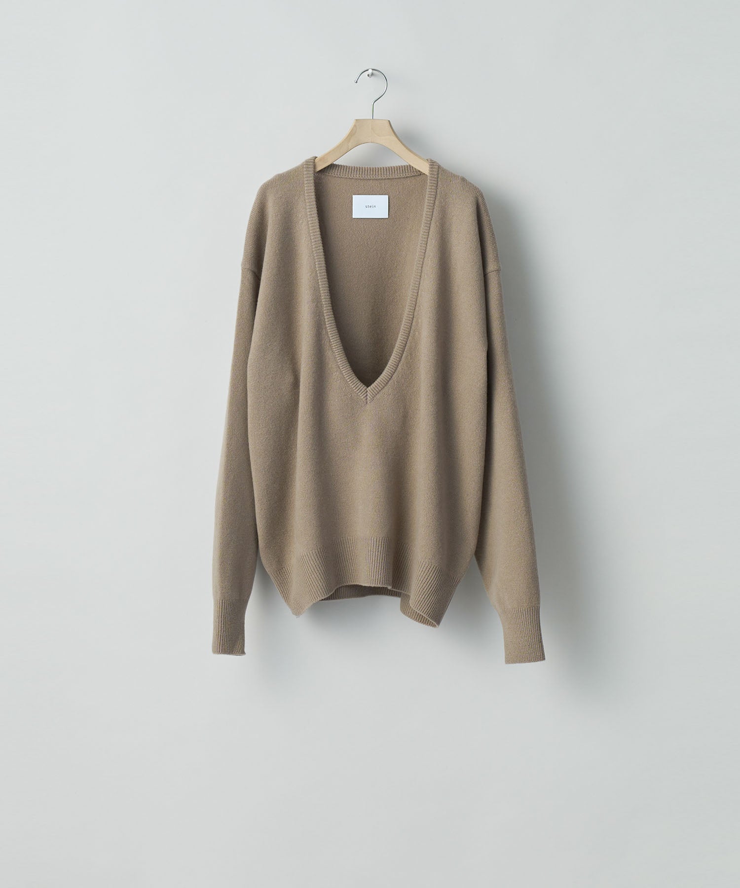 ssstein(シュタイン)の24AWコレクション EXTRA FINE WOOL KNIT DEEP V NECK LS - BEIGE 公式通販サイトsession福岡セレクトショップ