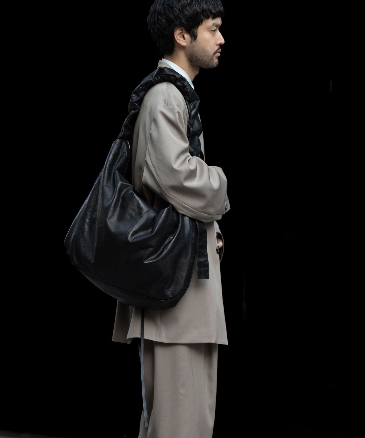 ssstein(シュタイン)のSHIRRING HANDLE LEATHER SHOULDER BAG - BLACKの公式通販サイトsession福岡セレクトショップ