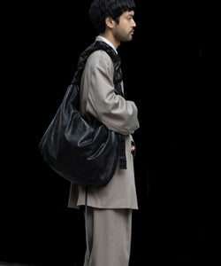 ssstein(シュタイン)のSHIRRING HANDLE LEATHER SHOULDER BAG - BLACKの公式通販サイトsession福岡セレクトショップ