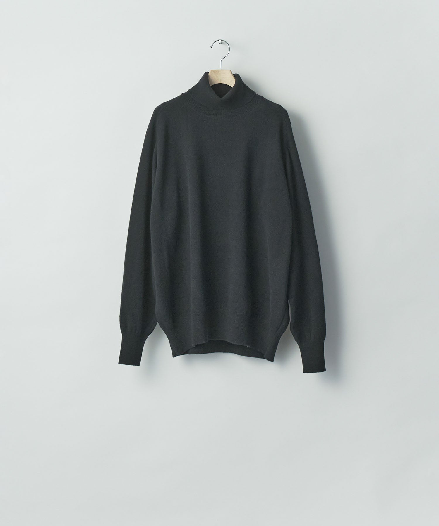 ssstein / シュタイン】EXTRA FINE WOOL KNIT TURTLE NECK LS - BLACK