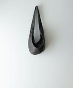 画像をギャラリービューアに読み込む, ssstein(シュタイン)のTWIST SHOULDER BAG - BLACKの公式通販サイトsession福岡セレクトショップ
