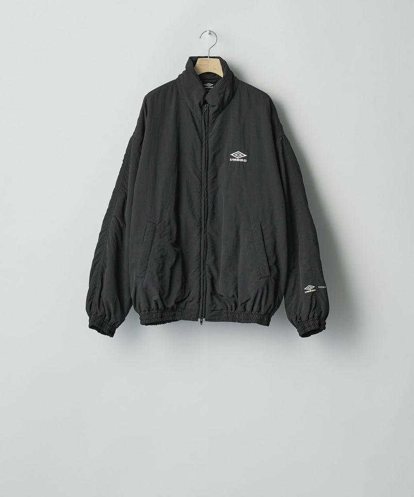 k*a様 ssstein UMBRO CO/NY POPLIN TRACK JA ssstein × UMBRO】CO/NY POPLIN PADDED JACKET - BLACK | 公式通販