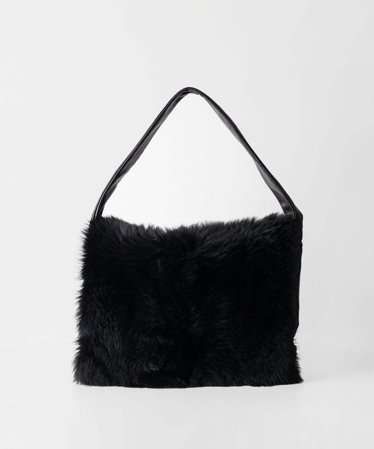 ssstein(シュタイン)の24AWコレクション SHEEP FUR FLAP SHOULDER BAG - BLACKxBLACK 公式通販サイトsession福岡セレクトショップ