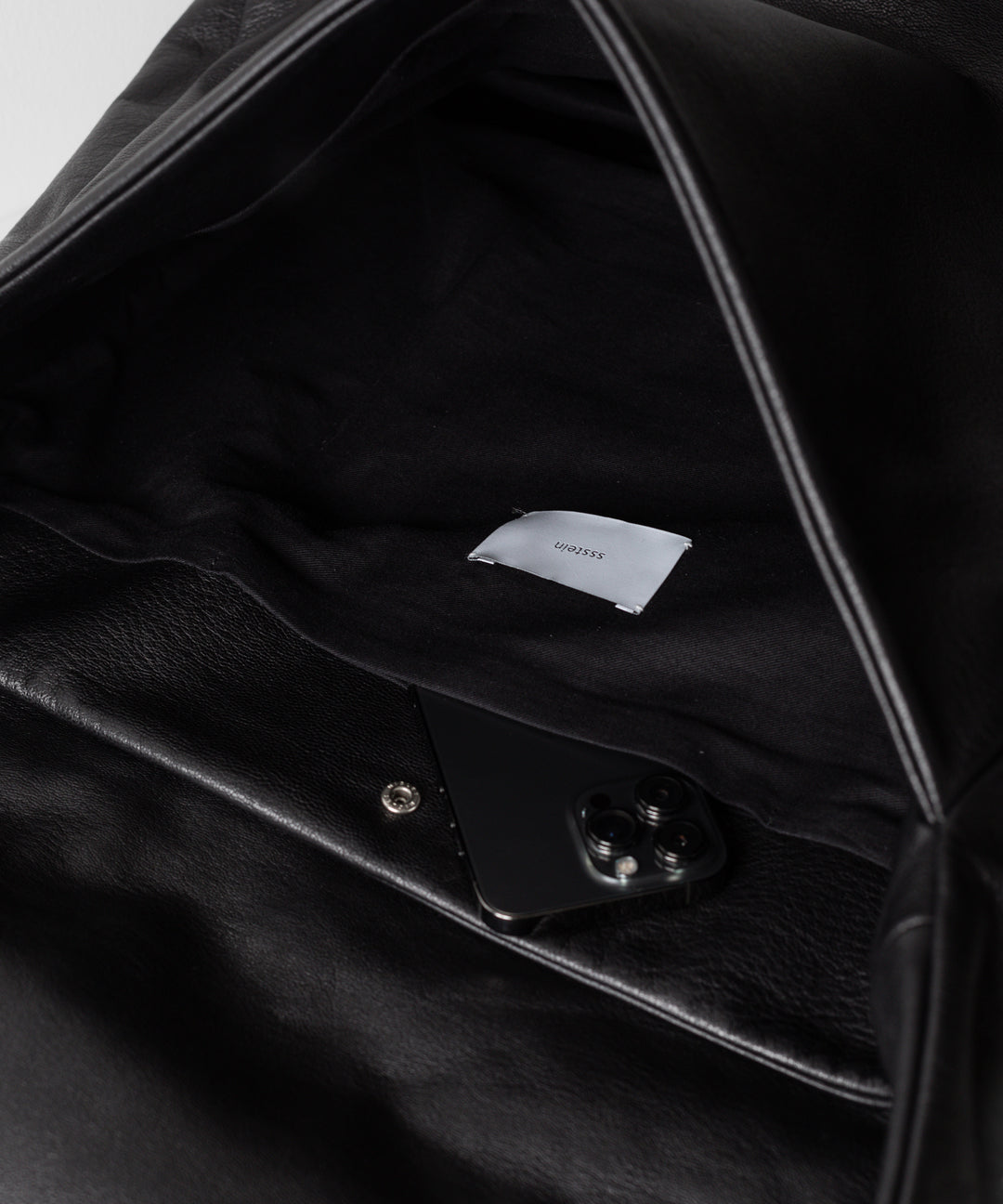 ssstein(シュタイン)の24AWコレクション SHEEP FUR FLAP SHOULDER BAG - BLACKxBLACK 公式通販サイトsession福岡セレクトショップ