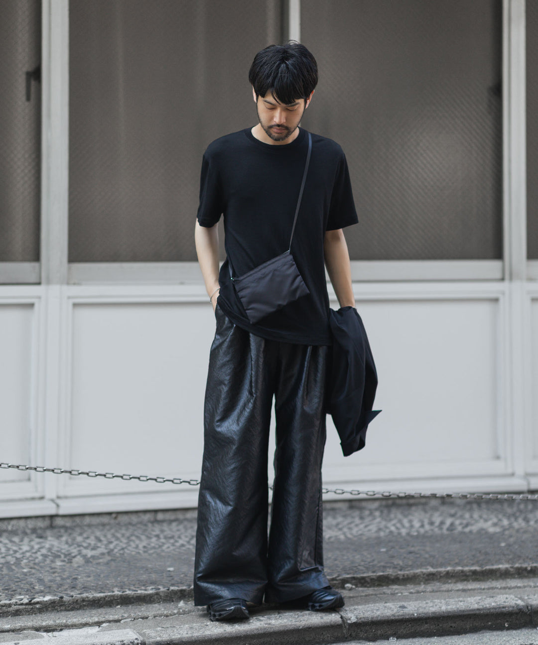 ANTHEM A-アンセムエーのLEATHER LIKE 2TUCK WIDE PANTSのBLACK公式通販サイトsession福岡セレクトショップ