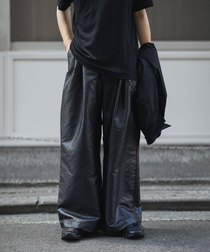 ANTHEM A-アンセムエーのLEATHER LIKE 2TUCK WIDE PANTSのBLACK公式通販サイトsession福岡セレクトショップ