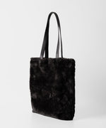 画像をギャラリービューアに読み込む, ssstein(シュタイン)の24AWコレクション ACRYLIC FUR TOTE BAG - GREY KHAKI 公式通販サイトsession福岡セレクトショップ
