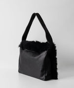 画像をギャラリービューアに読み込む, ssstein(シュタイン)の24AWコレクション SHEEP FUR FLAP SHOULDER BAG - BLACKxBLACK 公式通販サイトsession福岡セレクトショップ
