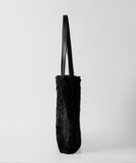 画像をギャラリービューアに読み込む, ssstein(シュタイン)の24AWコレクション ACRYLIC FUR TOTE BAG - BLACK 公式通販サイトsession福岡セレクトショップ
