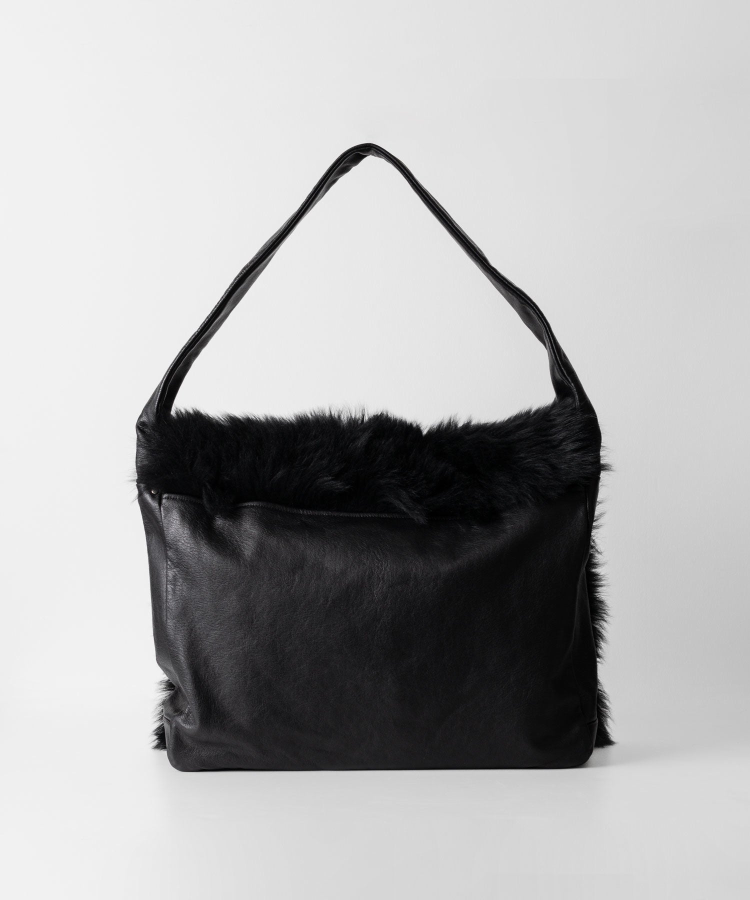 ssstein(シュタイン)の24AWコレクション SHEEP FUR FLAP SHOULDER BAG - BLACKxBLACK 公式通販サイトsession福岡セレクトショップ