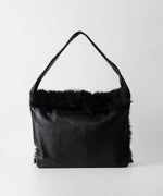 画像をギャラリービューアに読み込む, ssstein(シュタイン)の24AWコレクション SHEEP FUR FLAP SHOULDER BAG - BLACKxBLACK 公式通販サイトsession福岡セレクトショップ
