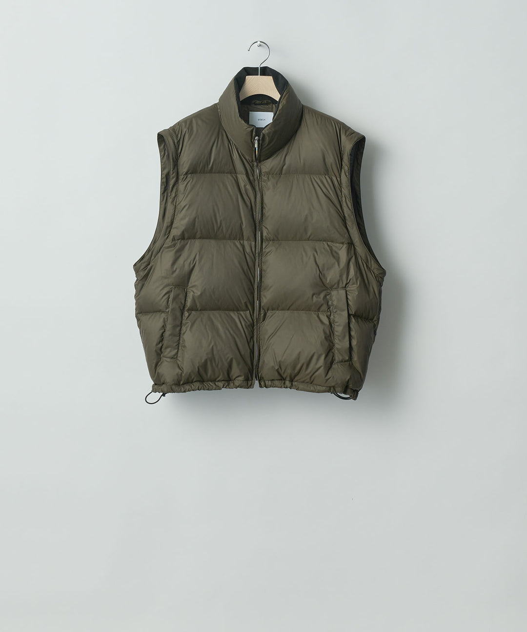 stein(シュタイン)の24SSコレクションDETACHABLE SLEEVES CROPPED DOWN JACKETのMILITARY KHAKI sessionセッション福岡セレクトショップ 公式通販サイト