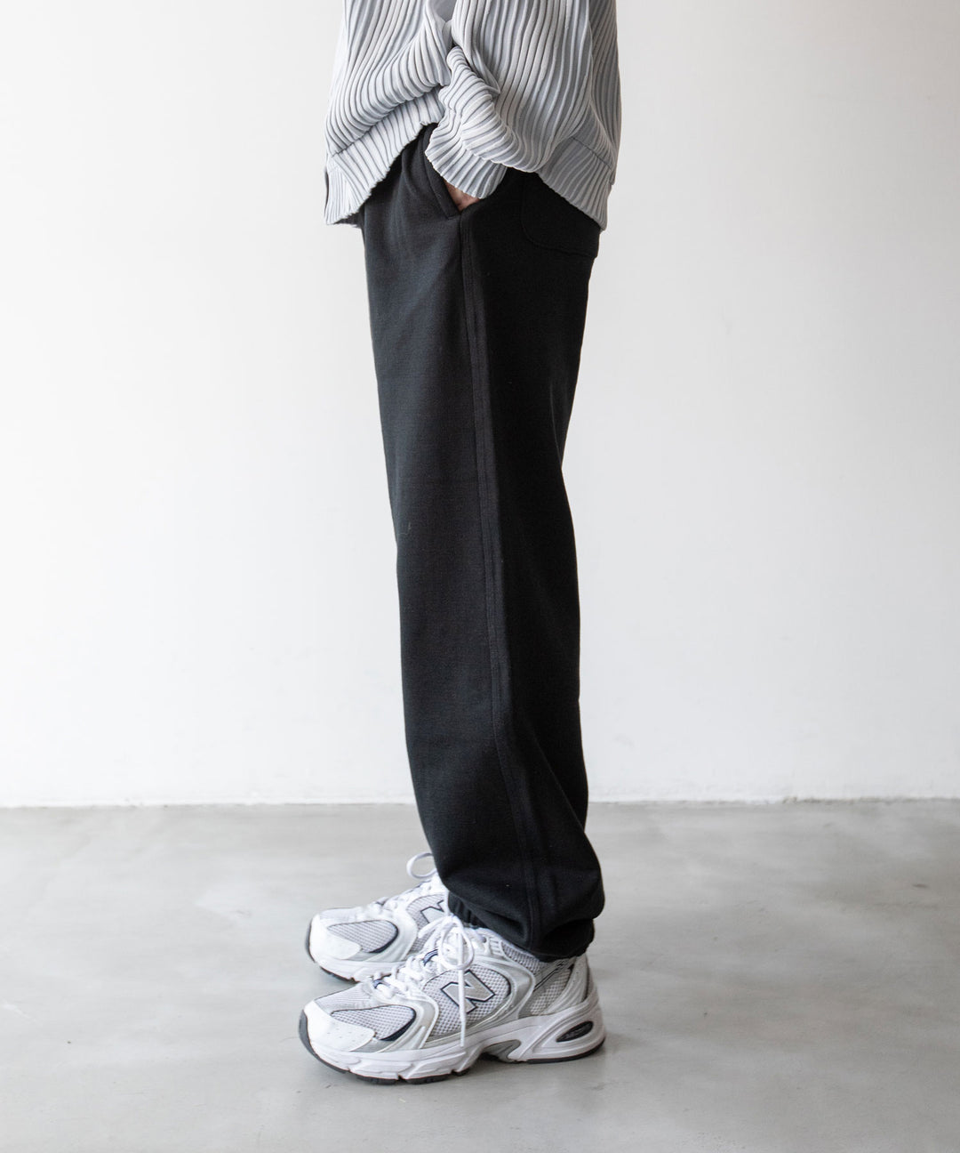 stein(シュタイン)の23AWコレクションUNTWISTED YARN SWEAT PANTS のBLACK