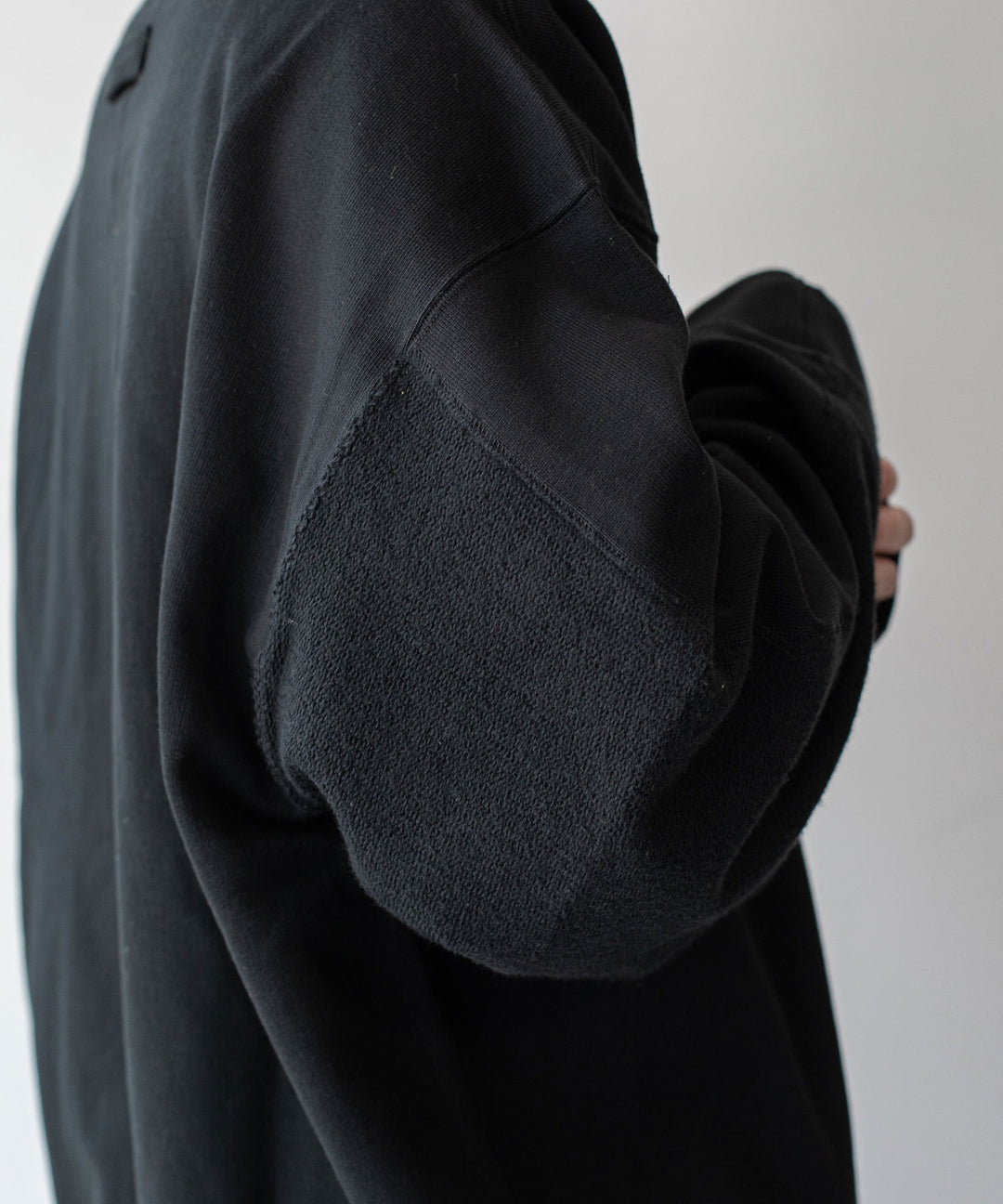 stein(シュタイン)の23AWコレクションOVERSIZED UNTWISTED YARN SWEAT LS のBLACK