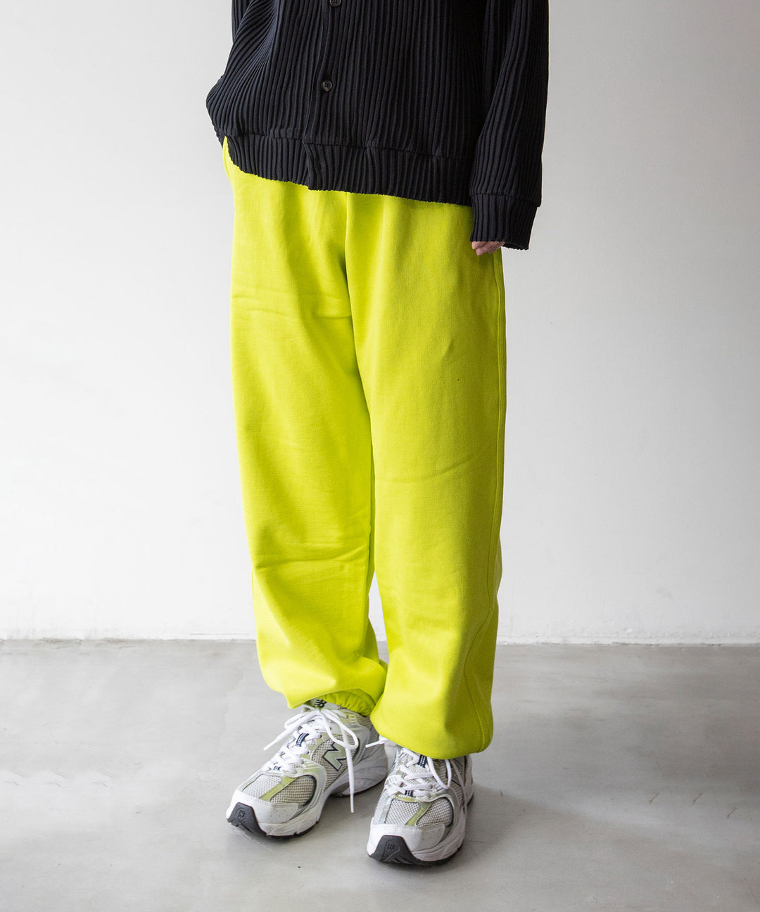 stein(シュタイン)の23AWコレクションUNTWISTED YARN SWEAT PANTS のYELLOW