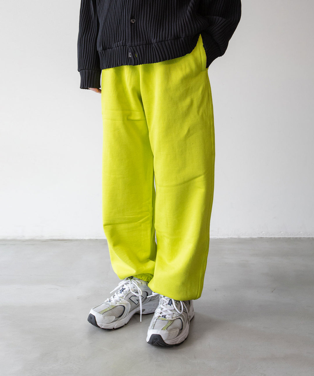 stein(シュタイン)の23AWコレクションUNTWISTED YARN SWEAT PANTS のYELLOW