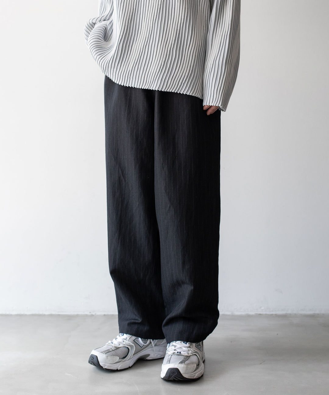 stein(シュタイン)の23AWコレクションDRAWSTRING WIDE TROUSERSのBLACK  代替テキストを編集