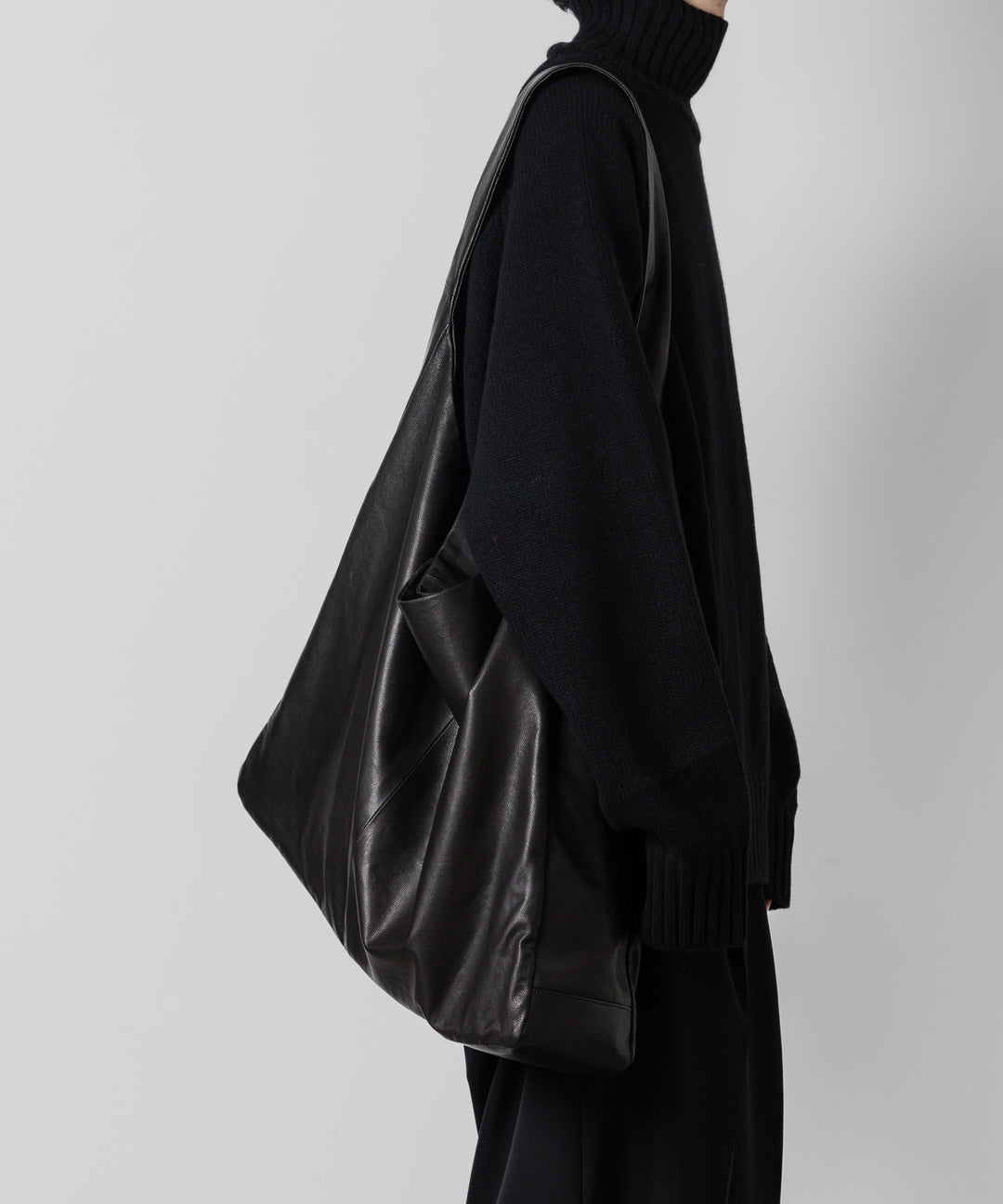 stein(シュタイン)の24SSコレクションSHOULDER BAGのBLACK(LEATHER) sessionセッション福岡セレクトショップ 公式通販サイト