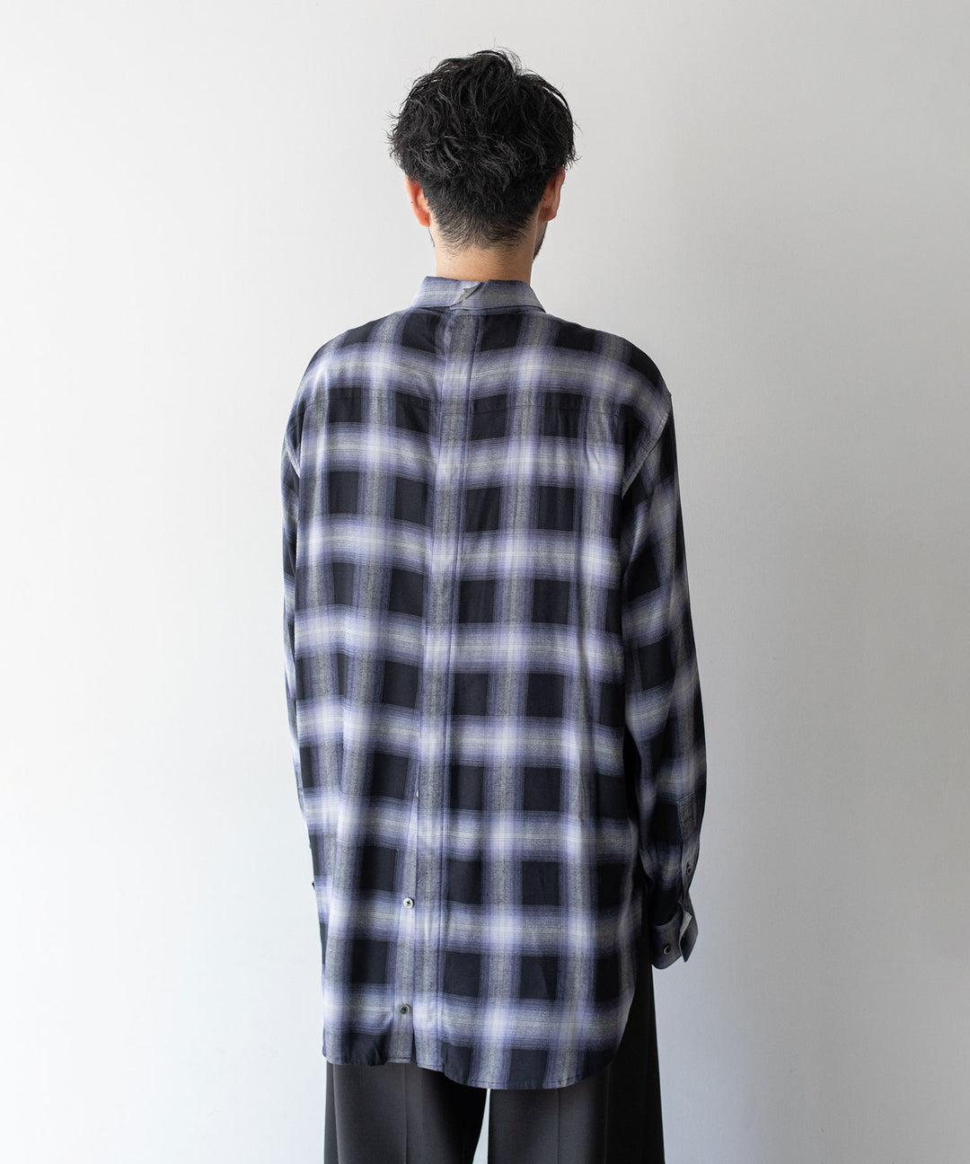 stein(シュタイン)の23AWコレクションOVERSIZED BREAKABLE LONG SHIRTのPURPLE OMBRE