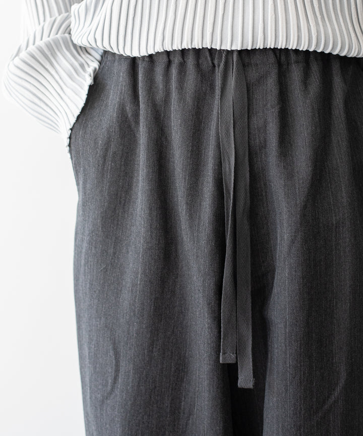 stein(シュタイン)の23AWコレクションDRAWSTRING WIDE TROUSERSのCHARCOAL
