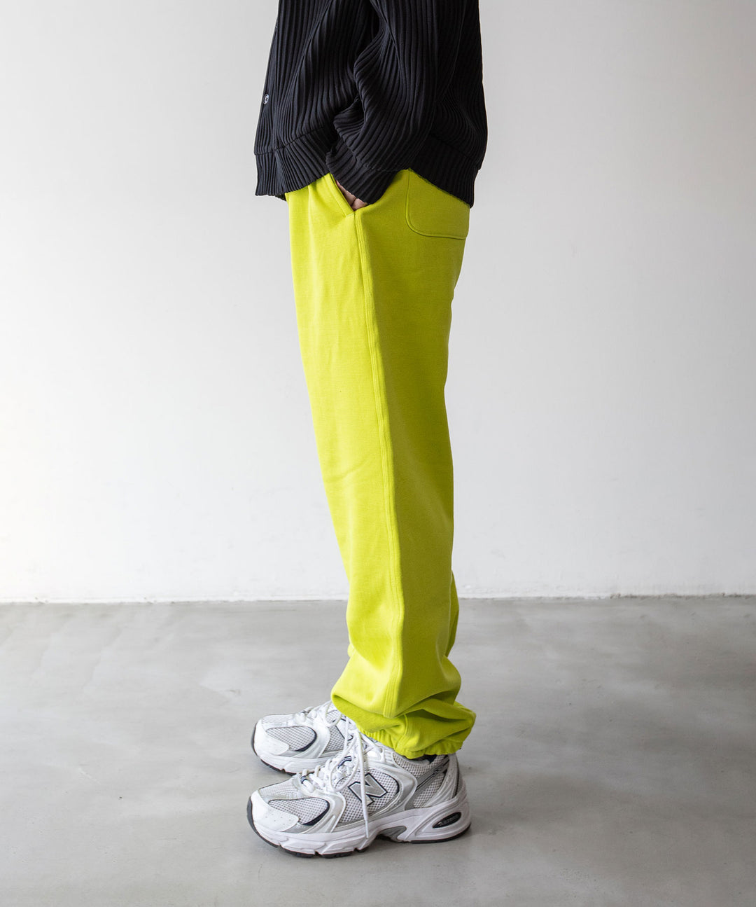 stein(シュタイン)の23AWコレクションUNTWISTED YARN SWEAT PANTS のYELLOW