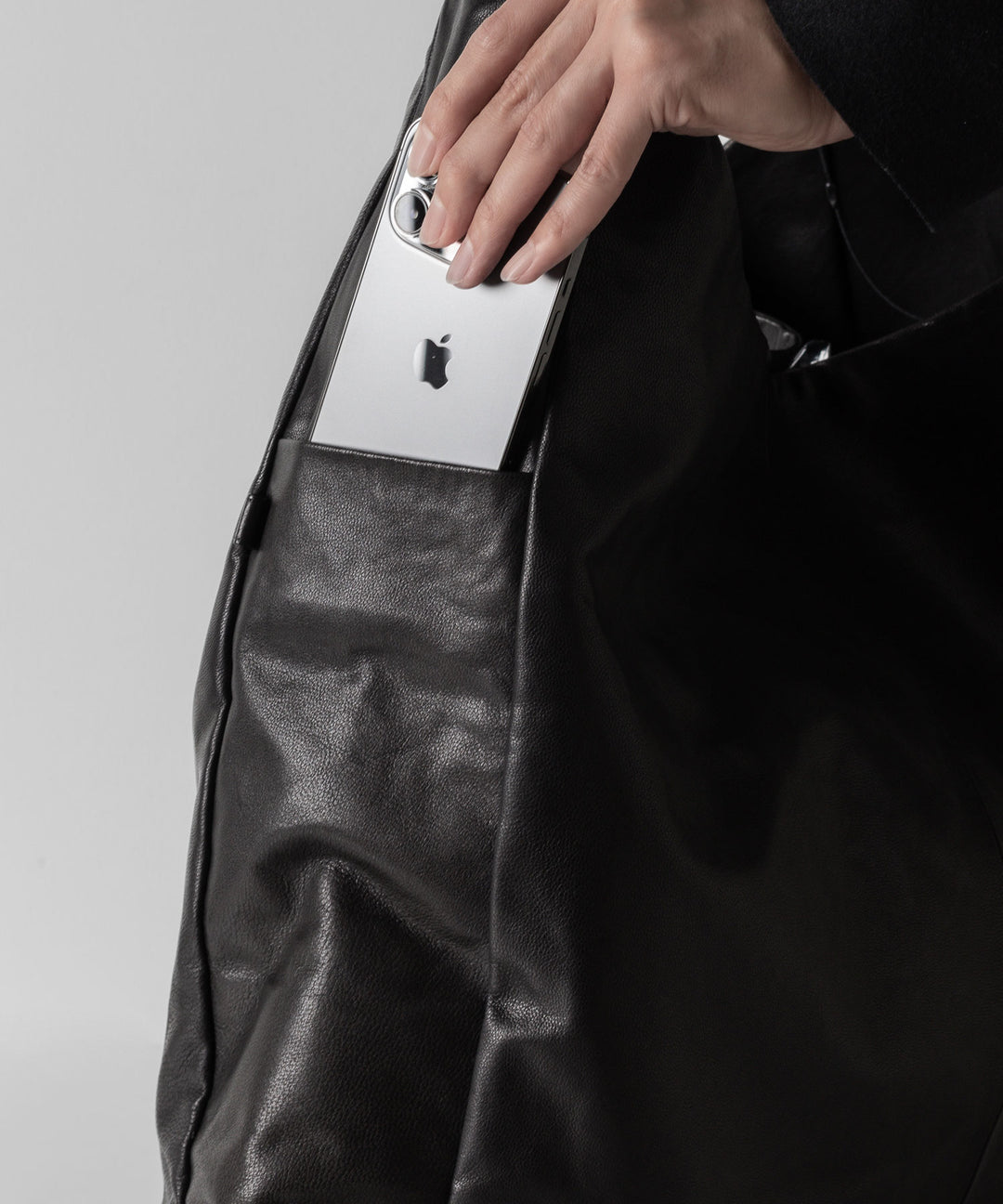 stein(シュタイン)の24SSコレクションSHOULDER BAGのBLACK(LEATHER) sessionセッション福岡セレクトショップ 公式通販サイト
