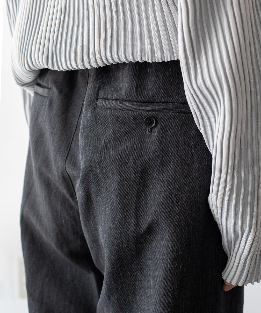 stein(シュタイン)の23AWコレクションDRAWSTRING WIDE TROUSERSのCHARCOAL