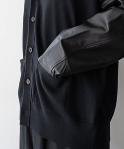 stein(シュタイン)の23AWコレクションLEATHER SLEEVES HIGH COUNT KNIT CARDIGANのBLACK × BLACK(LEATHER)