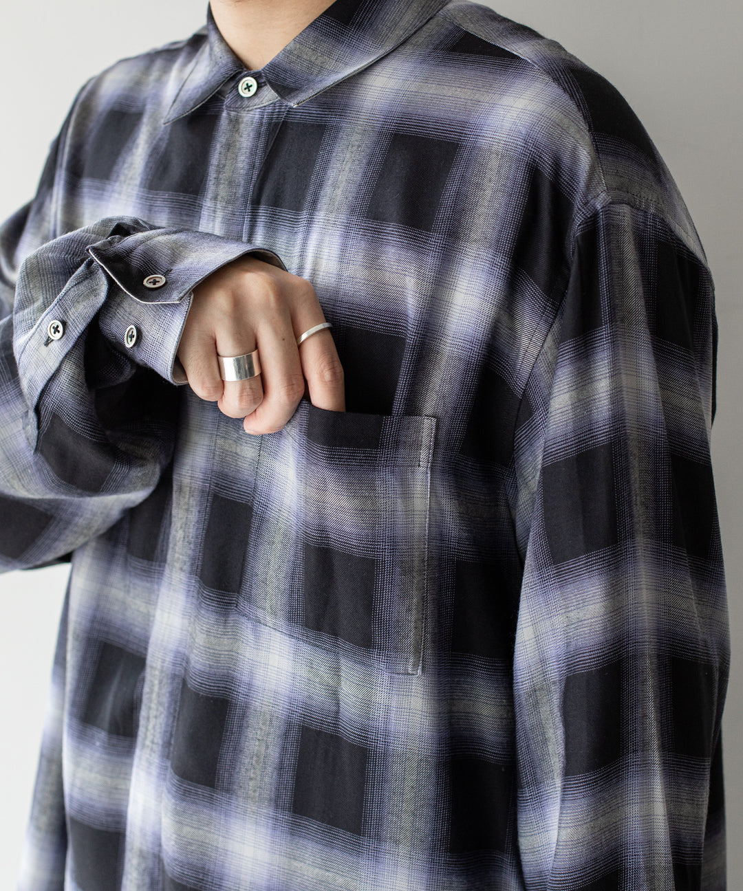 stein(シュタイン)の23AWコレクションOVERSIZED BREAKABLE LONG SHIRTのPURPLE OMBRE