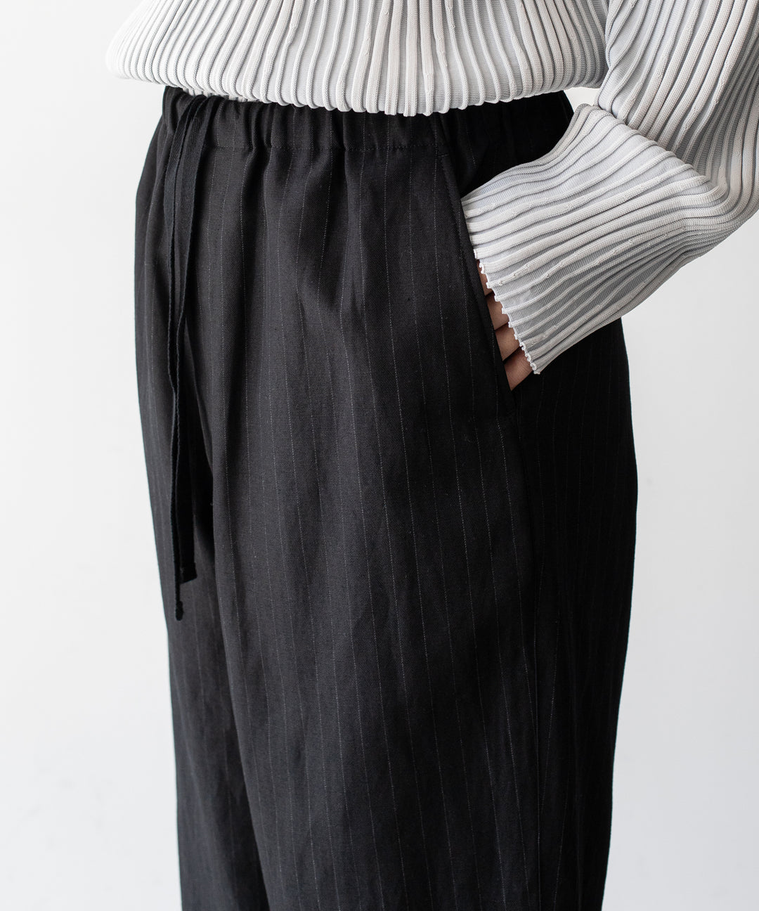 stein(シュタイン)の23AWコレクションDRAWSTRING WIDE TROUSERSのBLACK