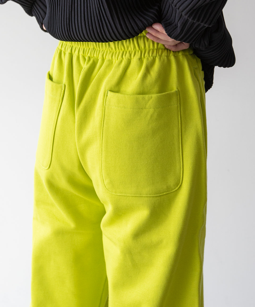 stein(シュタイン)の23AWコレクションUNTWISTED YARN SWEAT PANTS のYELLOW