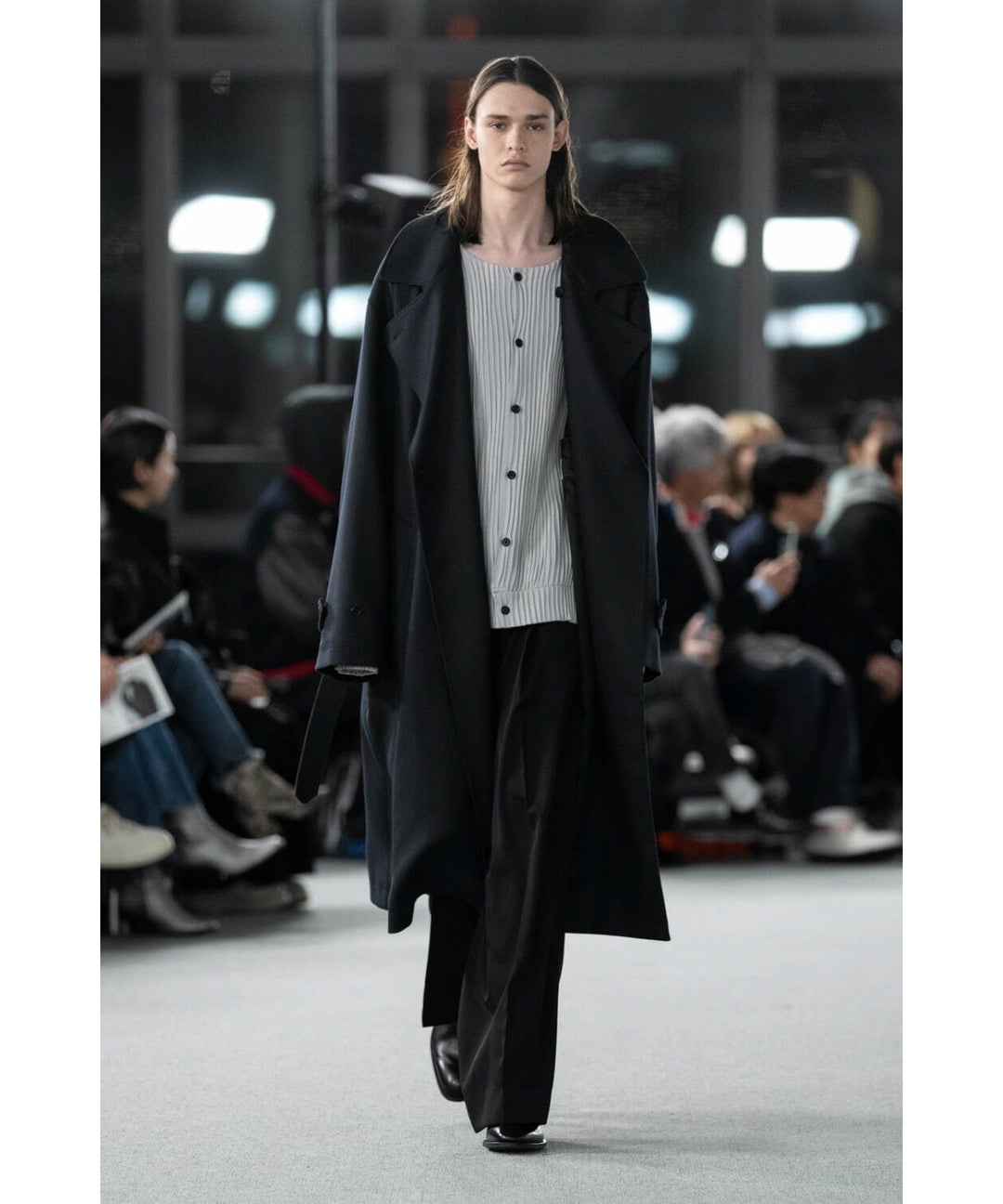 stein(シュタイン)の23AWコレクションのOVERESIZED DOUBLE BREASTED COATのBLACK