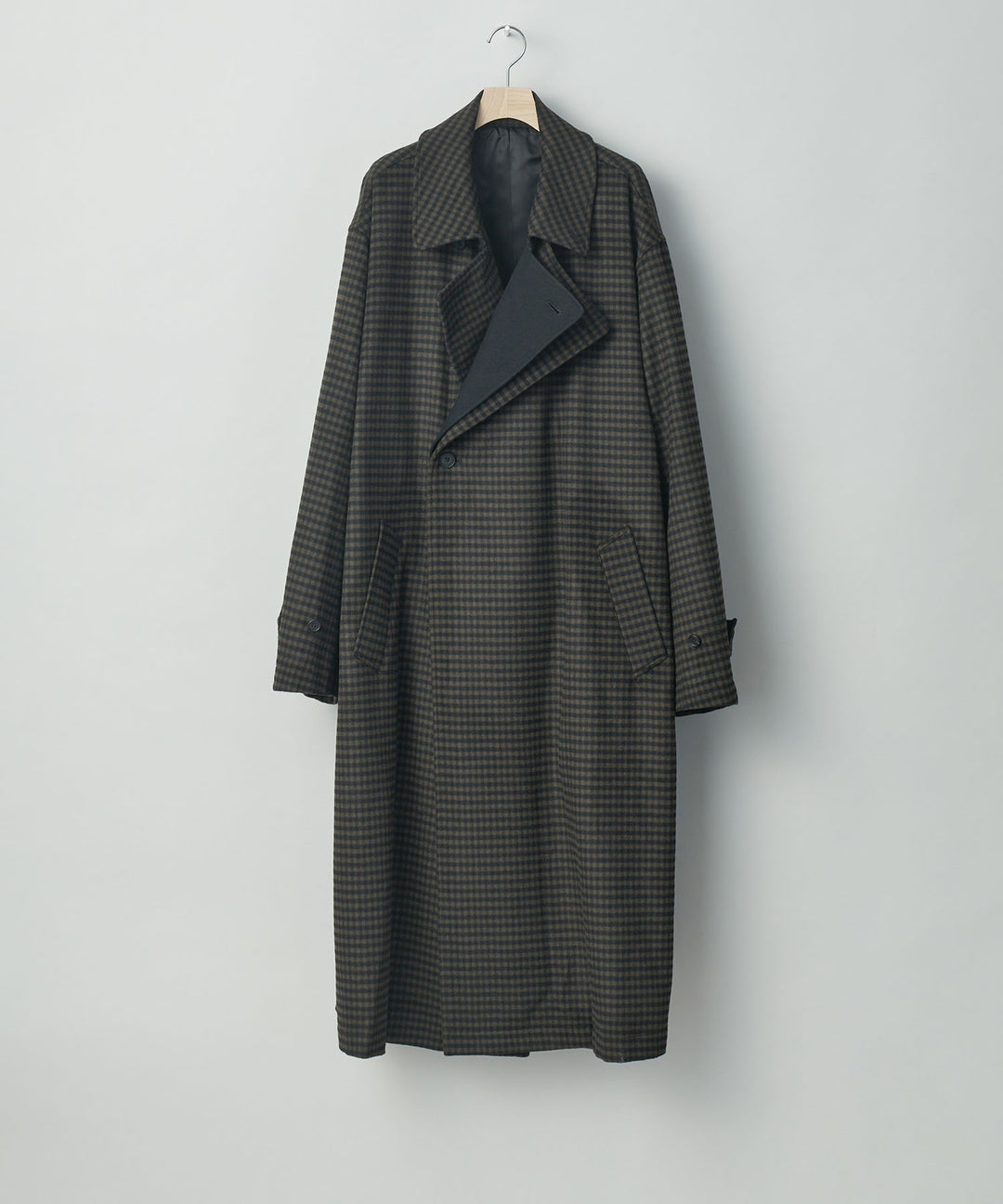 stein(シュタイン)の23AWコレクションのDOUBLE LAPELED DOUBLE BREASTED COATのGINGHAM × BLACK