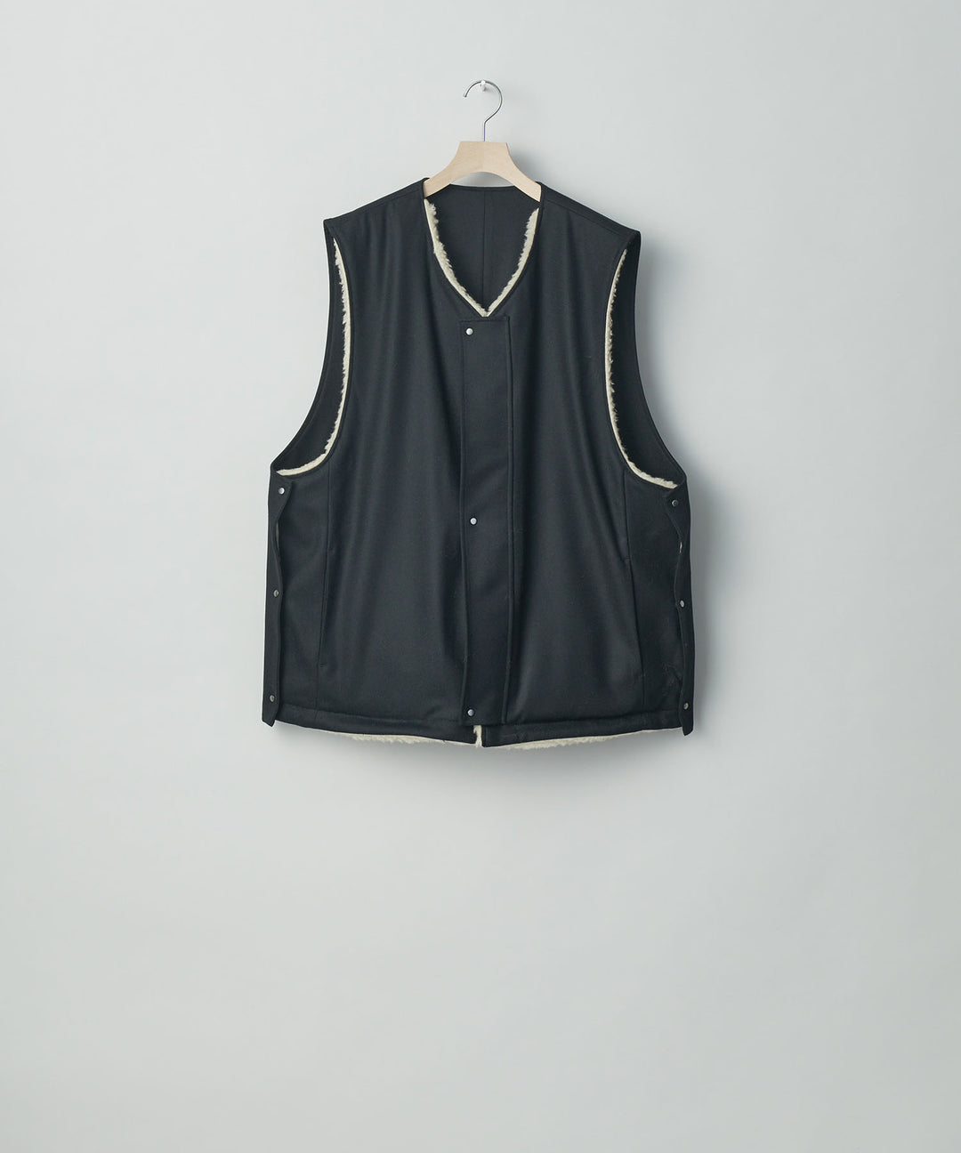 stein(シュタイン)の23AWコレクションWOOL FUR REVERSIBLE VESTのBEIGE