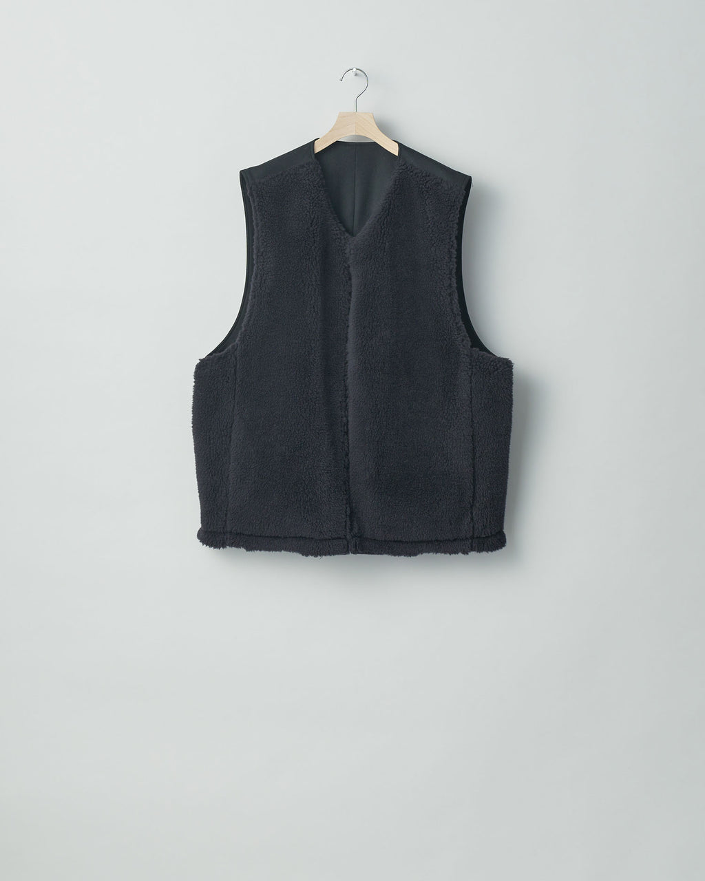 stein(シュタイン)の23AWコレクションWOOL FUR REVERSIBLE VESTのBLACK