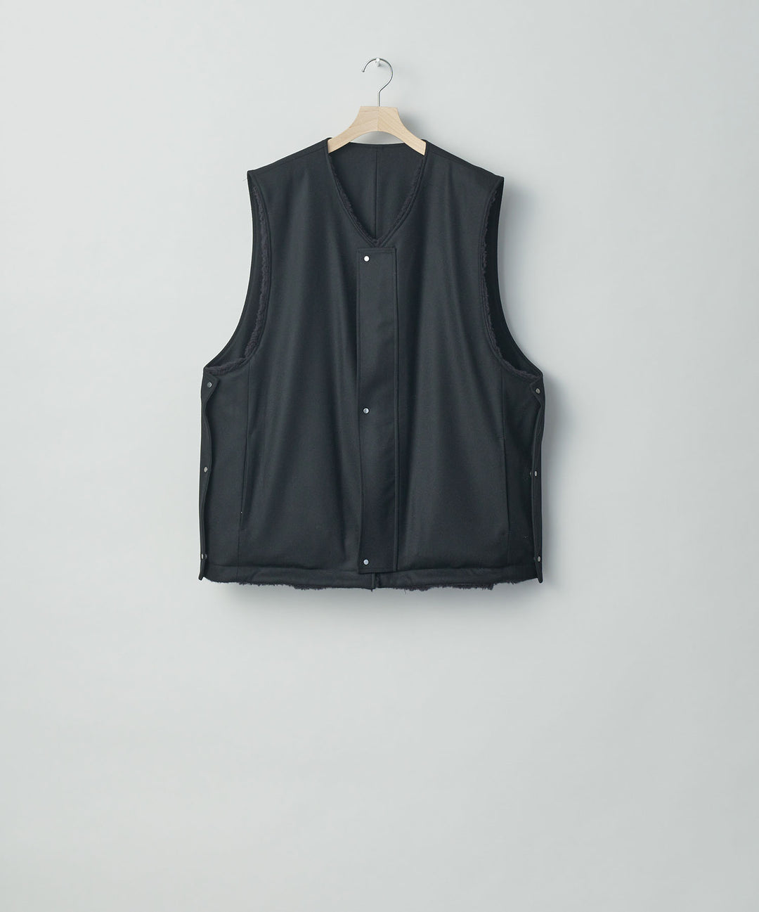 stein(シュタイン)の23AWコレクションWOOL FUR REVERSIBLE VESTのBLACK