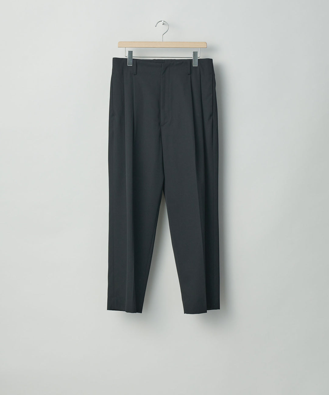 stein(シュタイン)の23AWコレクションBELTLESS WIDE TROUSERSのBLACK