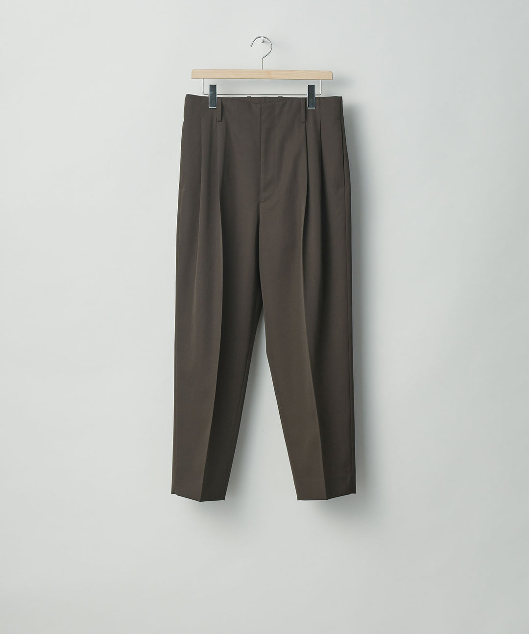 stein(シュタイン)の23AWコレクションBELTLESS WIDE TROUSERSのMILITARY KHAKI