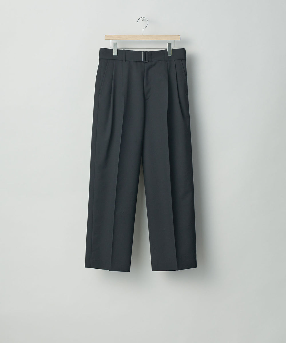 stein(シュタイン)の23AWコレクションBELTED WIDE STRAIGHT TROUSERSのBLACK