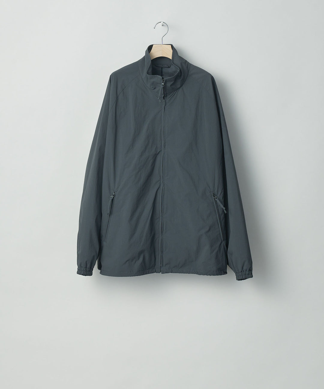 stein(シュタイン)の23AWコレクションWINDBREAKER STAND COLLAR JACKETのDARK GREY 公式通販サイトsession福岡セレクトショップ