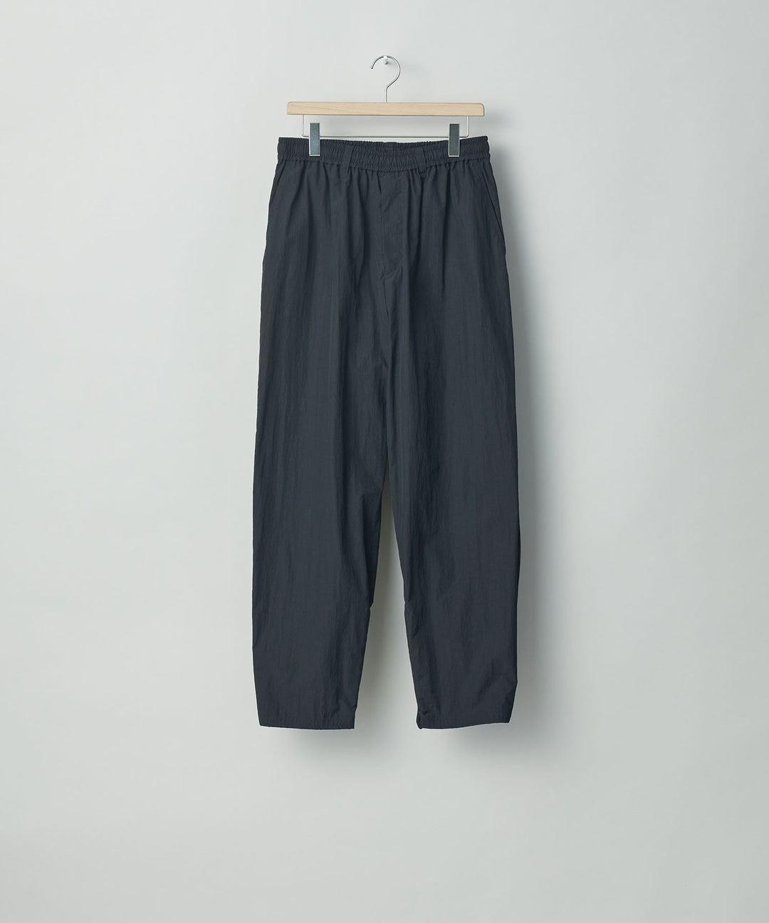 stein(シュタイン)の23AWコレクションWINDBREAKER EASY TROUSERSのBLACK