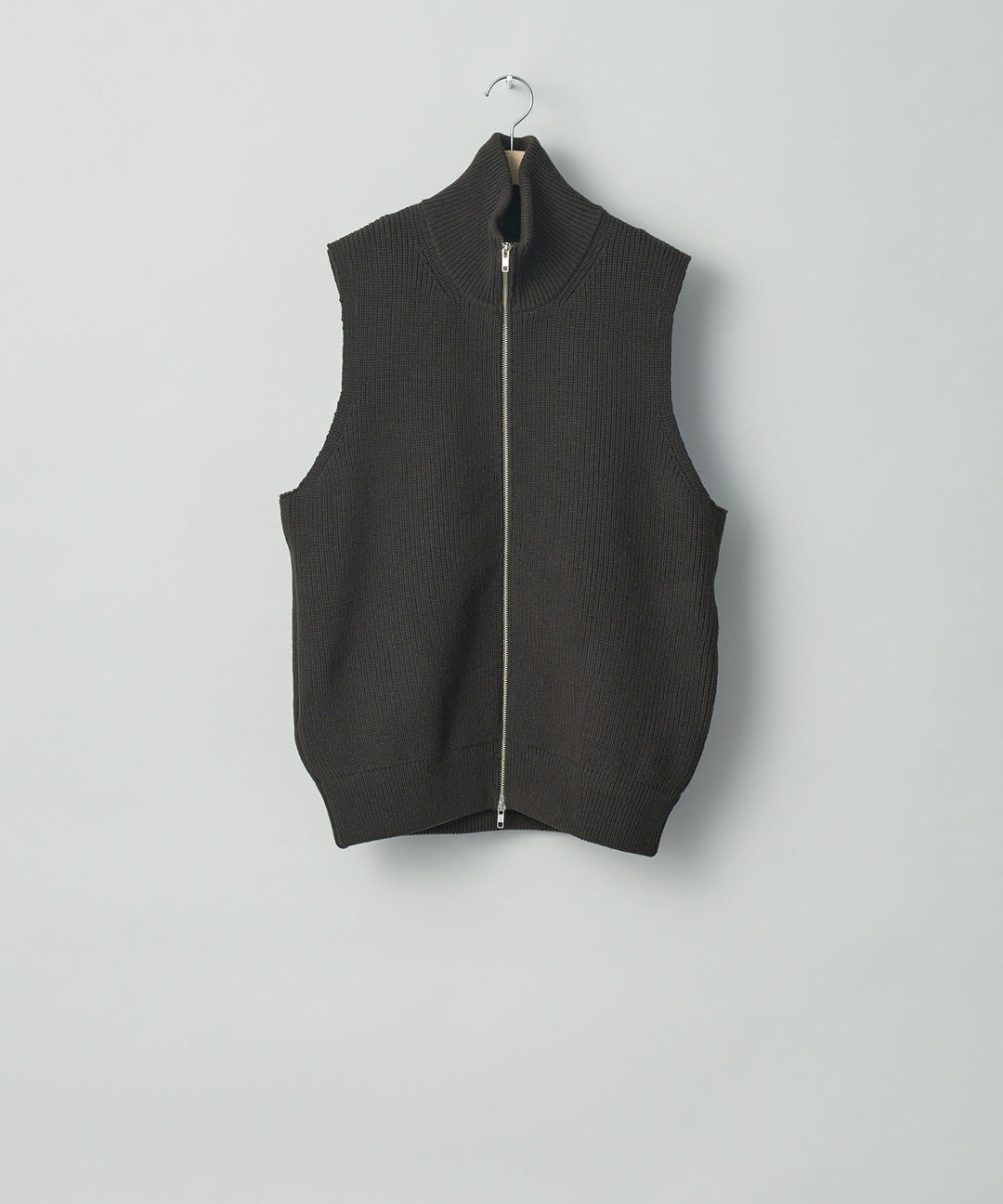 stein(シュタイン)の23AWコレクションOVERSIZED DRIVERS KNIT ZIP VESTのMILITARY KHAKI