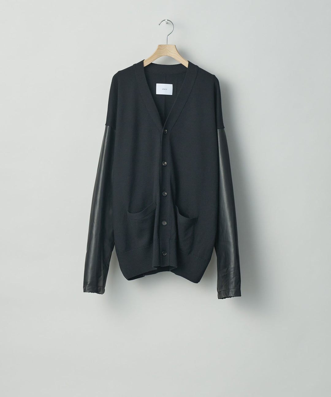 stein(シュタイン)の23AWコレクションLEATHER SLEEVES HIGH COUNT KNIT CARDIGANのBLACK × BLACK(LEATHER)