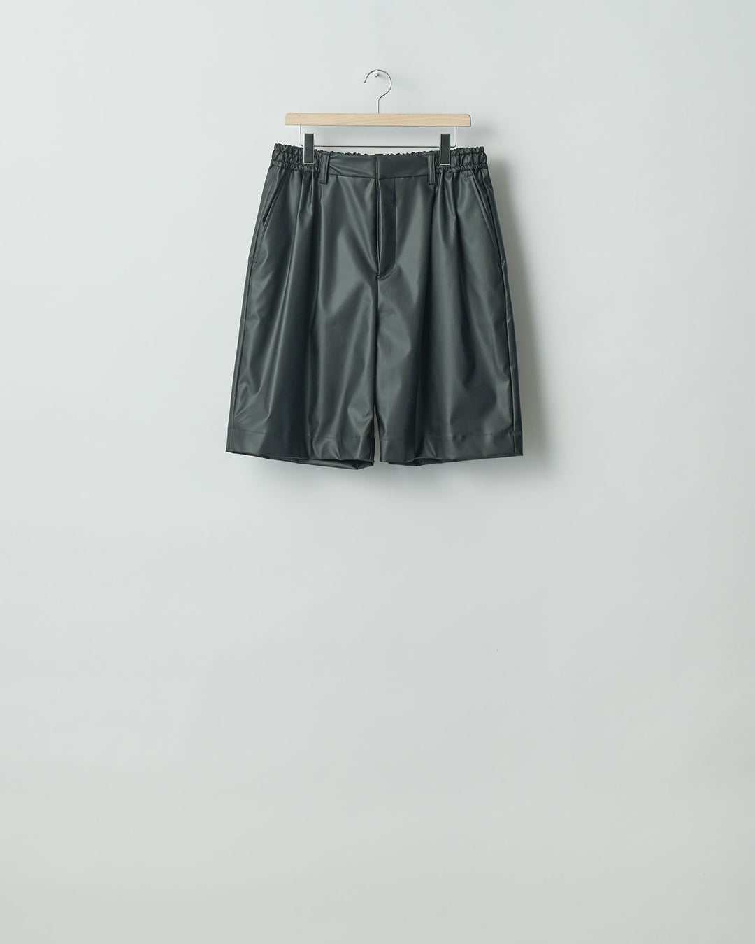 stein(シュタイン)の24SSコレクションCOATED WIDE EAZY SHORT TROUSERSのBLACK(COATING)