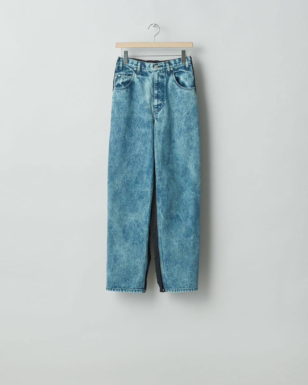 stein(シュタイン)の24SSコレクションNYLON COMBINATION CHEMICAL BLEACHED DENIM JEANSのINDIGO